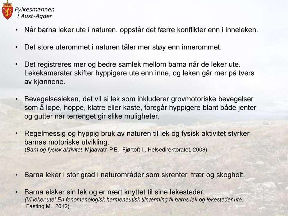 Bevegelsesleken, det vil si lek som inkluderer grovmotoriske bevegelser som å løpe, hoppe, klatre eller kaste, foregår hyppigere blant både jenter og gutter når terrenget gir slike muligheter.