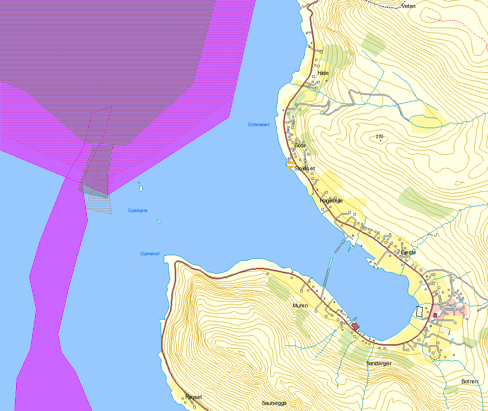 3.4 Havbruk Ca. 1 km utenfor moloene, på nordsiden av Gjerdsvika ligger det en akvakulturstasjon (Sande Seafarm Production. Figur 3). N Sande Seafarm Production Figur 3.