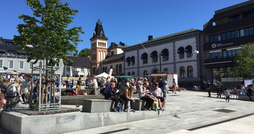 Figur 1:Tønsberg torg Forord Fortetting av byer og tettsteder er et overordnet mål i både statlige føringer og regionale planer, også i Regional plan for bærekraftig arealpolitikk (RPBA).