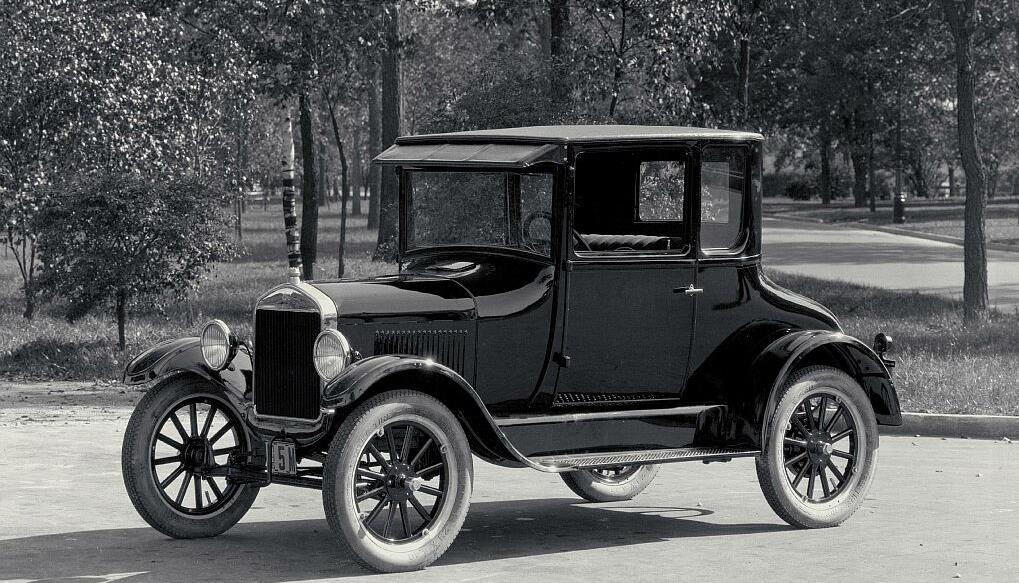 Masseproduksjonens triumf: Ford Highland Plant Velferdssuksess HMS-katastrofe Produktivitetsbragd Velferdssuksess "5 dollar day" Pris Model T i 1910: $800.