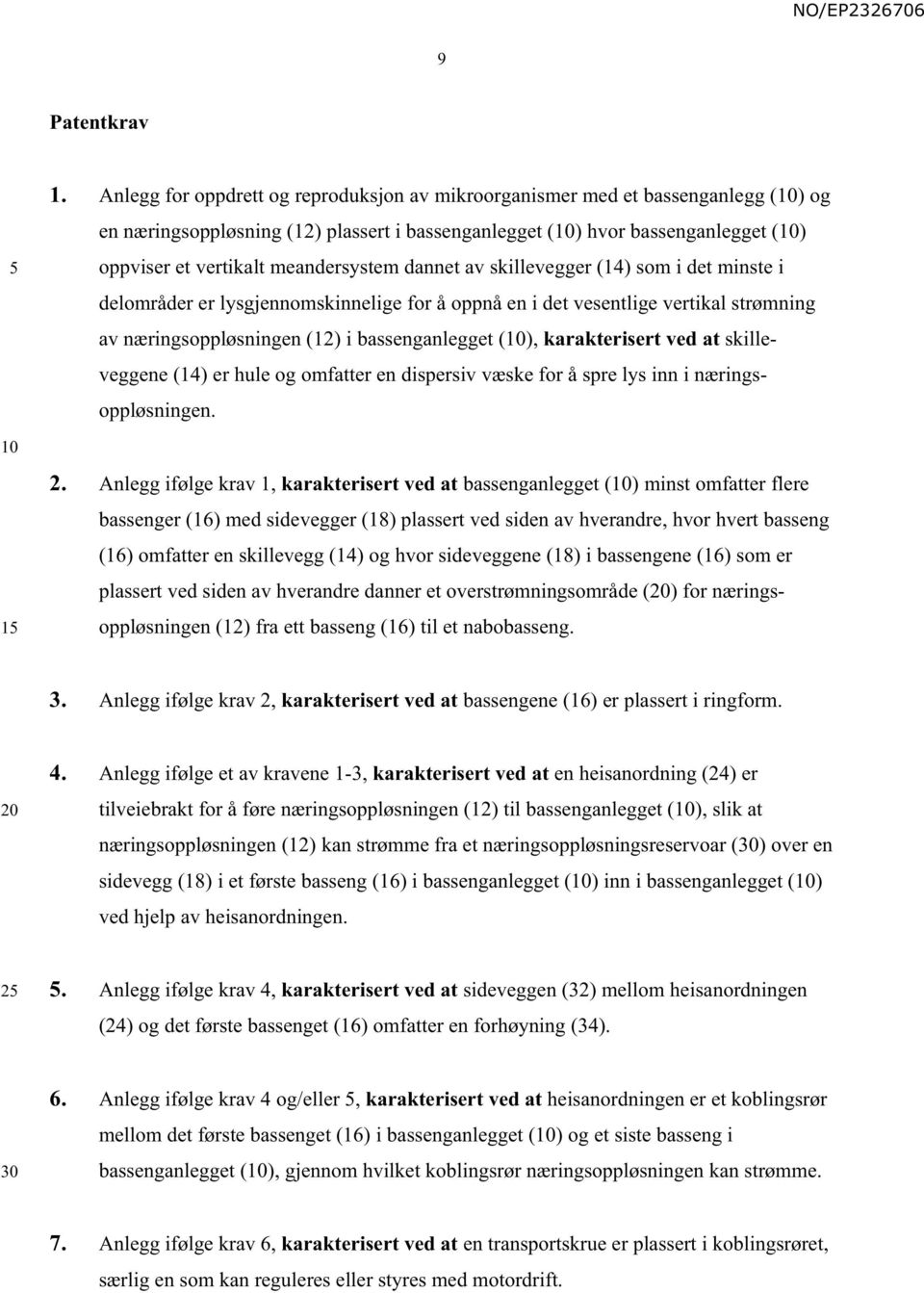 dannet av skillevegger (14) som i det minste i delområder er lysgjennomskinnelige for å oppnå en i det vesentlige vertikal strømning av næringsoppløsningen (12) i bassenganlegget (), karakterisert