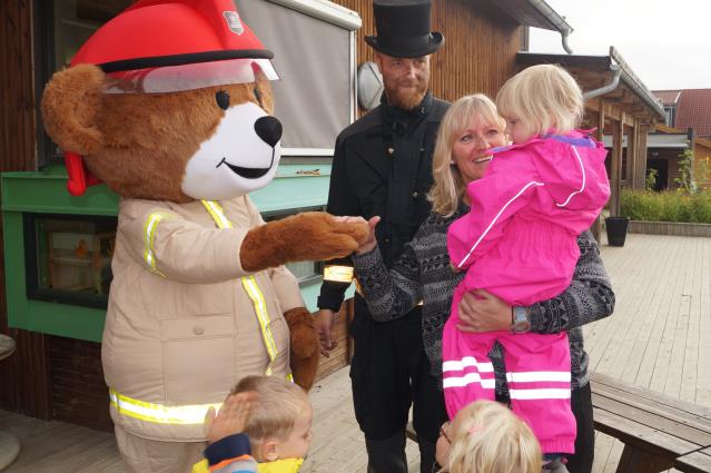 Måneden som har vært: Vi har avrundet prosjekt om Bjørnis og feier og sier oss godt fornøyd med det engasjementet akkurat det temaet skapte.