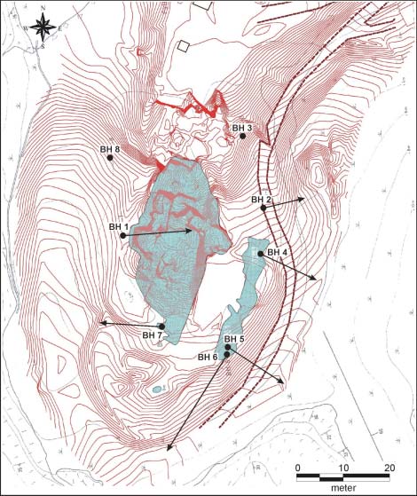 Figur 16 Kart over boringer foretatt av NGU i 1974 (Frigstad 1975). Frigstads kart er tilpasset det nye GPS-baserte topografiske kart over Bubakkforekomsten med ekvidistanse 20 cm.