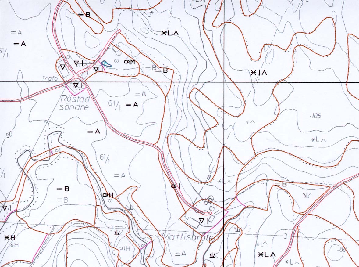 for vatn vert vist med i blått, vegar og bygningar i raudt og jordsmonndata der det finst i eigen farge. Tabell 2. Grense- og signaturtype, farge på plott frå NIJOS, og tilhøyrande SOSIkodar.