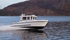Helårlig drift og tilrettelegging krever godt mannskap og utstyr Selv om Ryfylkefjordene betegnes som innaskjærs, er det ingen tvil om at det kan være bølgehøyder som kan utfordre selv den beste båt.