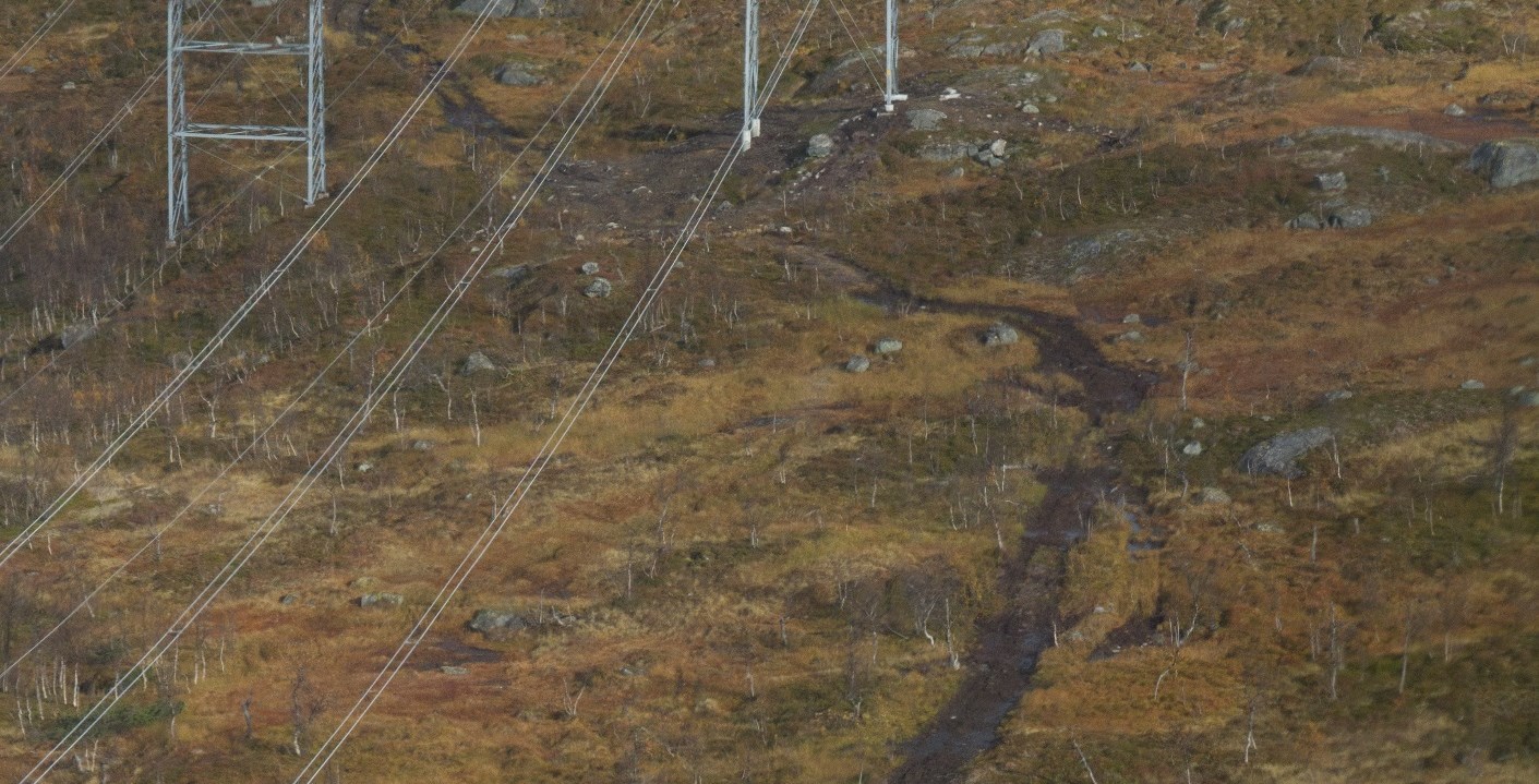 Side 3 Ved enkelte mastepunkt har det vært behov for større terrenginngrep. I dette høytliggende og skrinne området i Skamdalen vil det ta lang tid før vegetasjonen etableres.