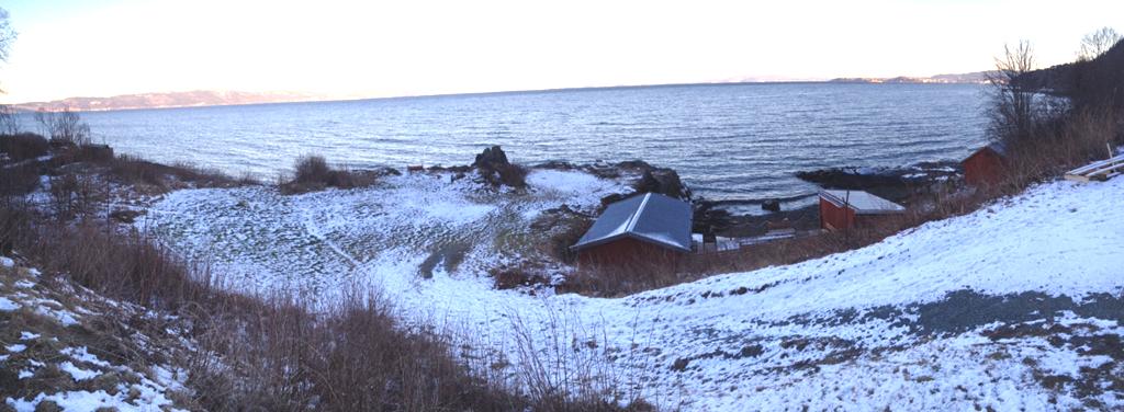 Side 2 Det er god kontakt med fjorden, og utsikt inn mot Lade og østre del av Trondheim.