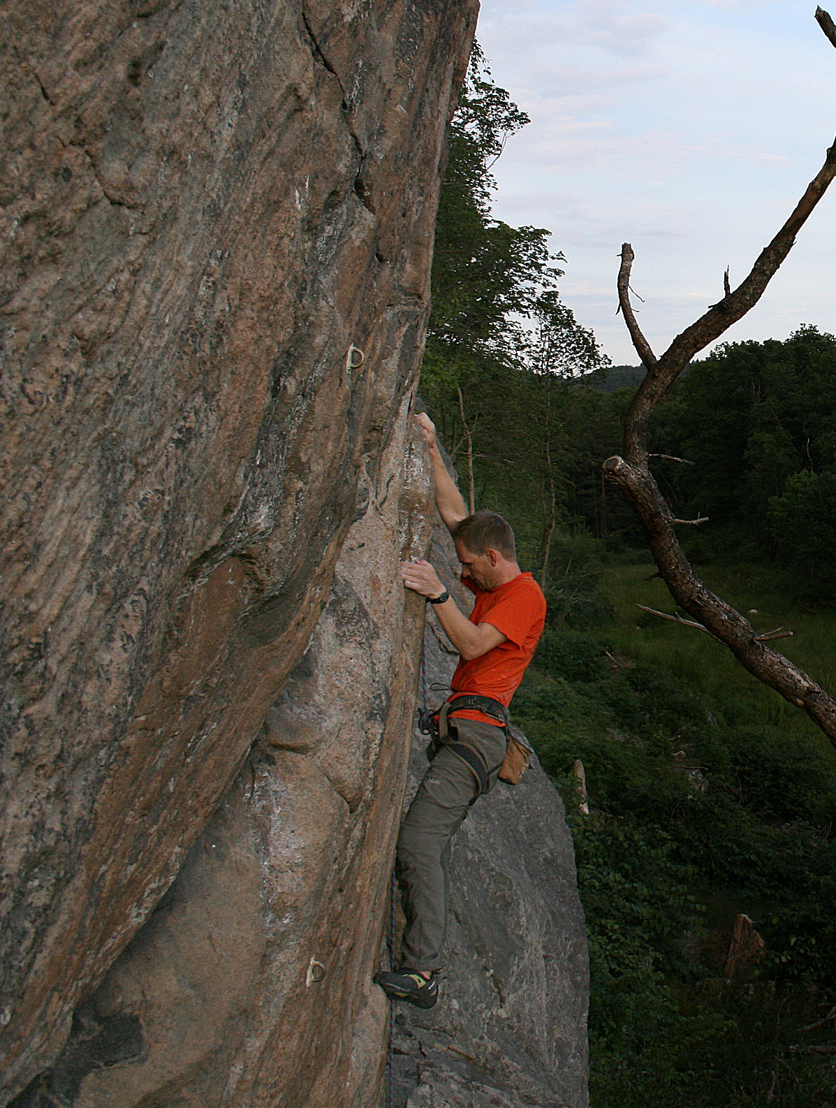 Minifører Dette er en flott liten klippe som ligger like øst for Mandal Sentrum. Den ble oppdaget i 2006, da grunneier tynnet ut skogen like under.