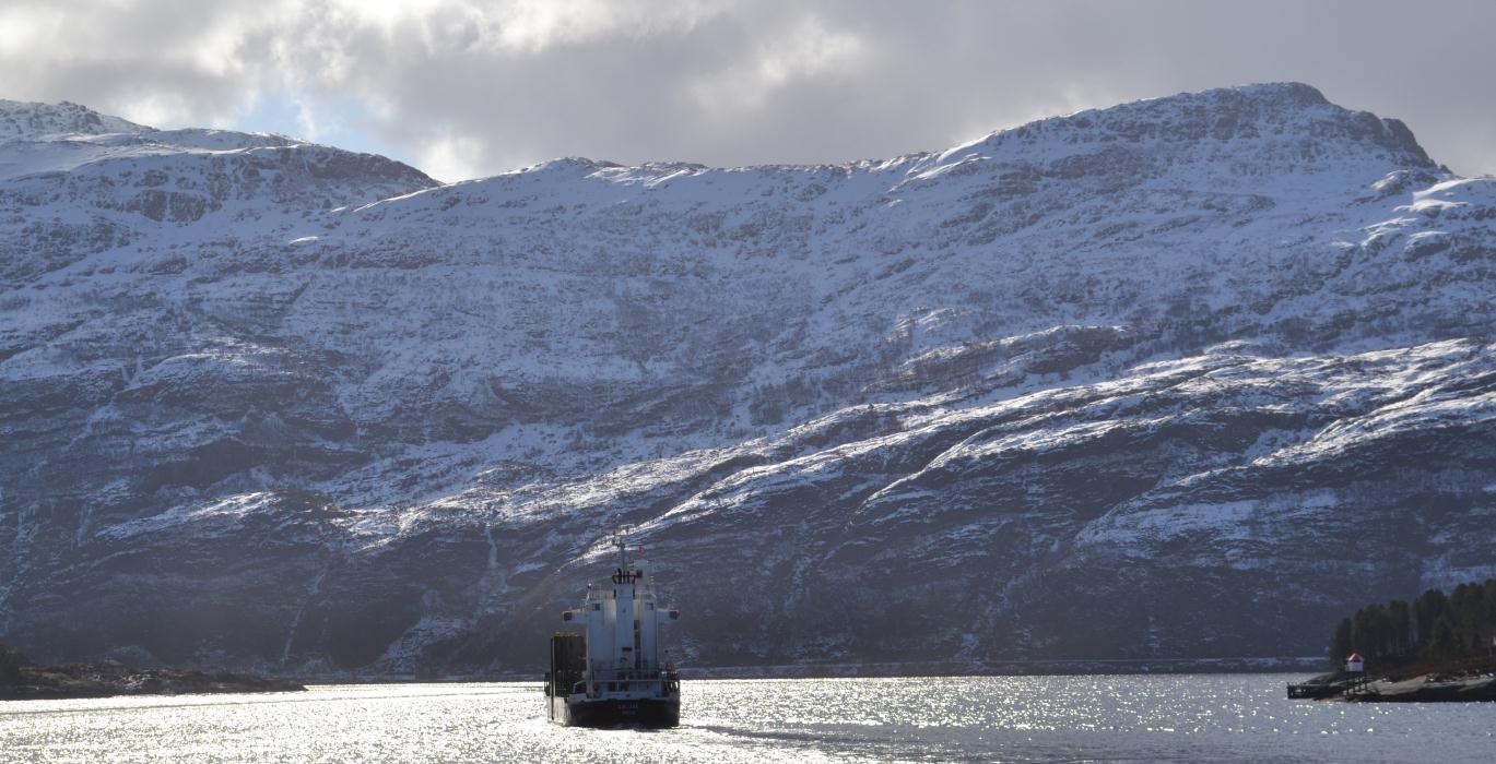 stamnetthamner. Kystvegen og 45minuttsregionen legg opp til gode og kortare vegar mellom stamnetthamnene Måløy og Florø.