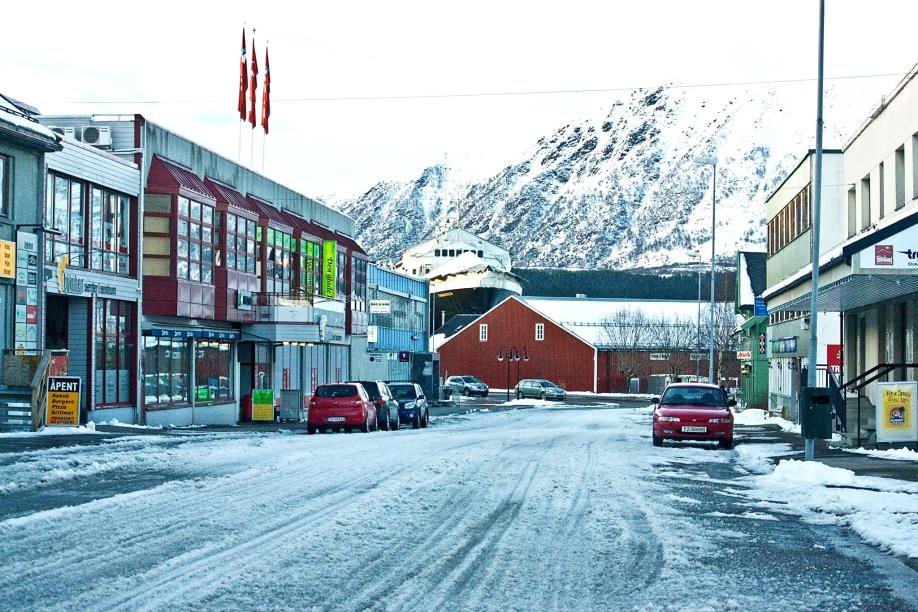 REVIDERT PLANPROGRAM Navn på plan/tiltak: Stokmarknes sentrum og Sykehusbukta Reguleringsplaner og konsekvensutredning Kommune: Tiltakshaver: Hadsel kommune Hadsel kommune Stedsnavn: Stokmarknes