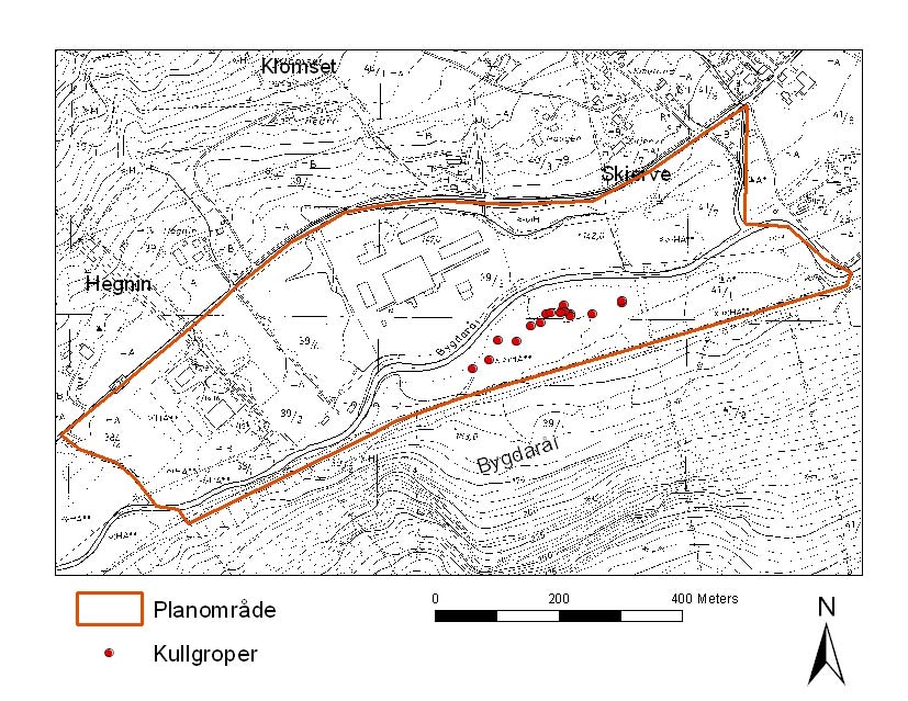 Strategi og metode Nærområdet er svært rikt på kulturminner i form av gravrøyser og gravhauger fra bronsealder og jernalder. Det er også beskrevet flere rydningsrøyser i området.