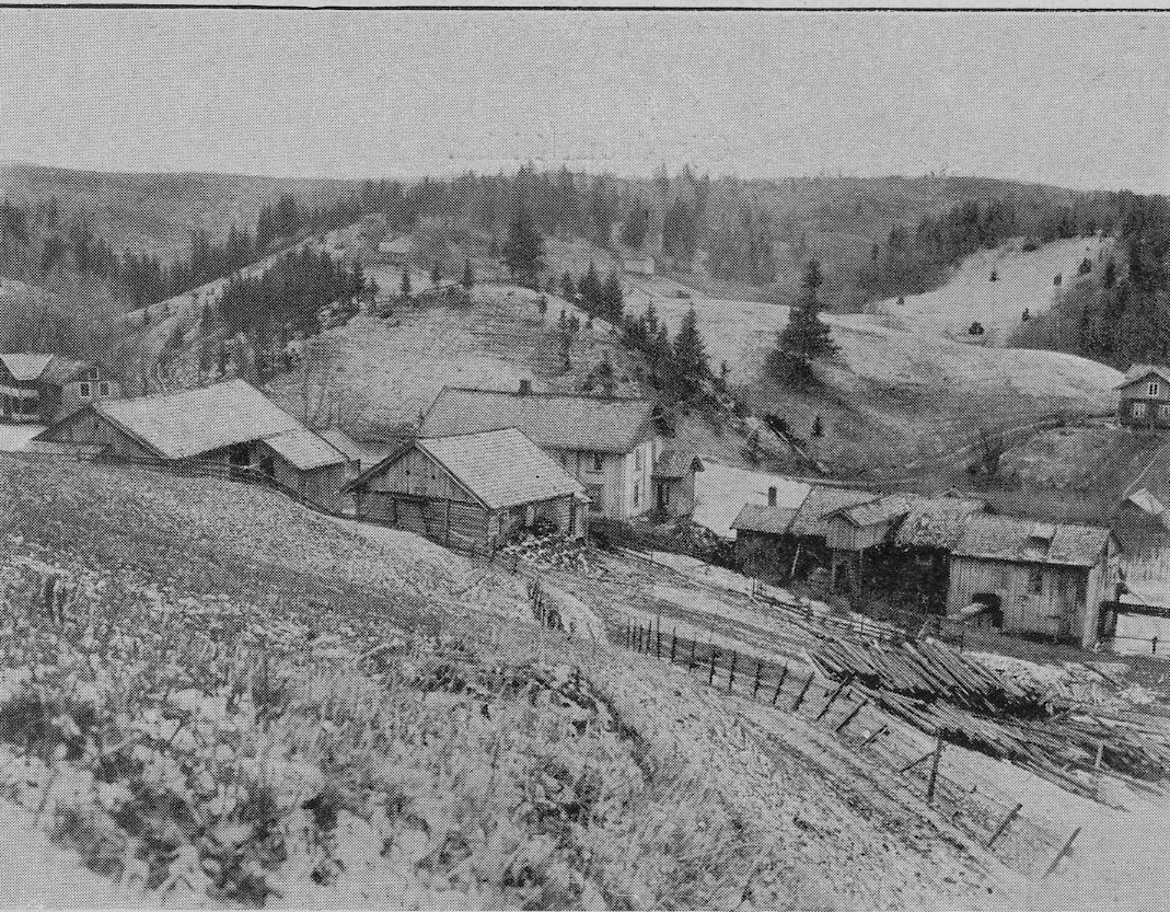 gjenoppbygd og drevet fram til 1942. I renseriet var det også utstyr for litt grøpping. I Hellenfossen står demningen enda, mens turbinhuset er tatt av elva.