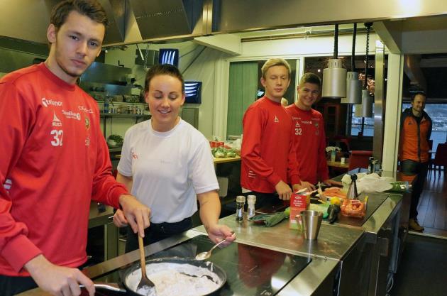 Her lærer TIL-talentene noe helt avgjørende om de skal lykkes. På kjøkkenet Artikkeltags TIL NTG TROMSØ FOTBALL SPILLERUTVIKLING Av TORJE DØNNESTAD JOHANSEN Publisert: 31. januar 2017, kl.