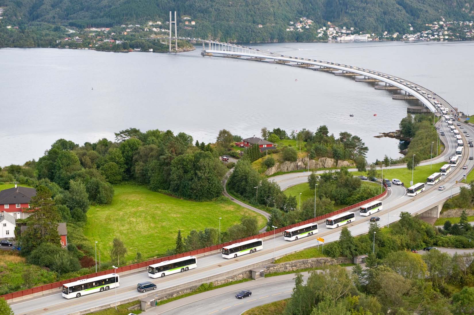 Bilde fra åpning av dagens kontrakt Nordhordlandsbroen