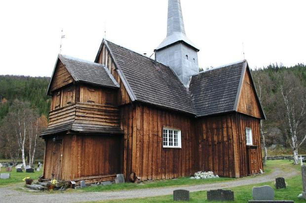 4 Figur 2 Kvikne kirke ble oppført i 1654 og bygget i laftet tømmer. Kirken har korsplan og 203 sitteplasser. Informasjon og bilde fra kirkebyggdatabasen. 3. Nasjonale, regionale og lokale føringer 3.
