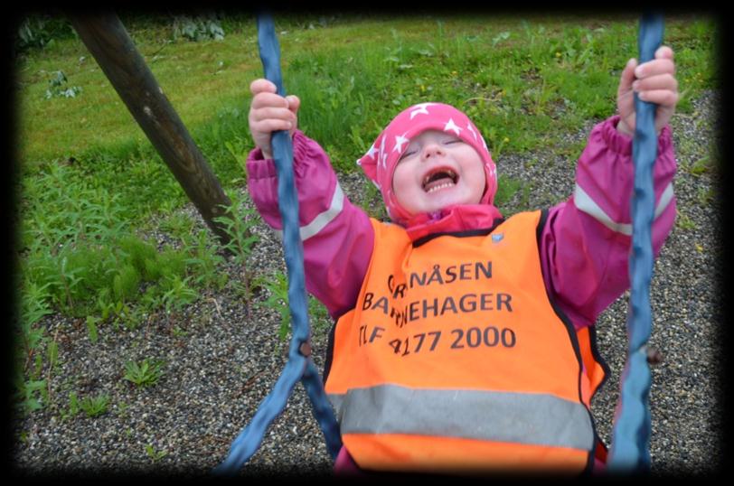 I Juni har vi hatt masse uteliv, og mange fine turer i nærmiljøet. Den første turen vi tok var 4. juni, og ferden gikk til den lokale lekeplassen.