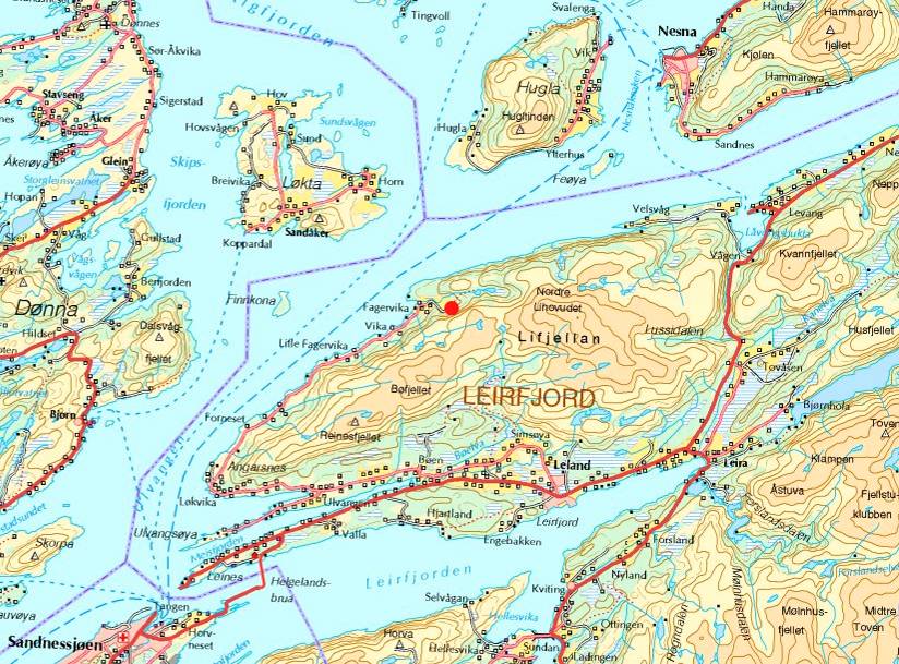 Kart over Leirfjord kommune. Kvefsnhaugen er markert med en rød sirkel. Kilde: Norgesglasset.