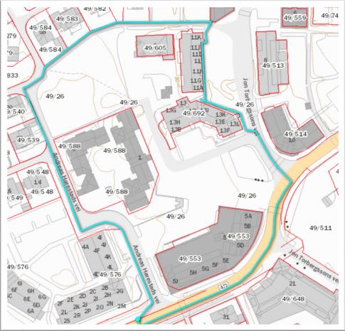 Planbeskrivelse 7 Figur 1-2: Eiendomsforhold innenfor planområdet 1.3 Tidligere vedtak i saken Reguleringsplan for Randaberg sentrum, områdeplan, ble vedtatt i Randaberg Kommunestyre 21.03.2013.