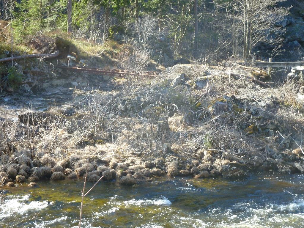 Figur 8 Viser deler av dam ved utløp Ubergsvann (bilde fra befaring 13.