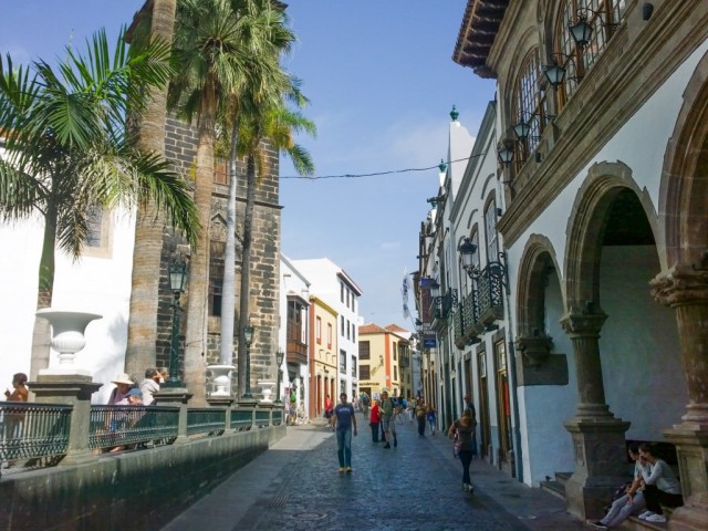 Hovedstaden Santa Cruz de La Palma, er ikke stor, men den tar dette igjen med en utrolig sjarm. Gamle delen av den er så hyggelig at du neppe har lyst til å reise videre.