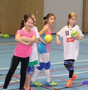 Mål og retningslinjer for håndballskolene i SRIL: SRIL håndball har tilbud om gratis håndballskole i Teglverkshallen for 6-7 åringer på Sinsen, Løren og Teglverket skoler.