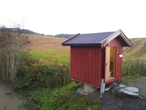 METODER Vannføring i Hotranelva måles ved hjelp av kontinuerlig registrering av vannhøyden i et Crump-overløp.