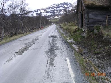 Prinsipper/konsekvenser Drenering Bedrer bæreevnen Kan forverre kantbæreevnen Kan gi problemer angående TS Må kanskje foreta eiendomsinngrep Oppbygging (pukk-/grus-/bituminøst bærelag) Får mindre