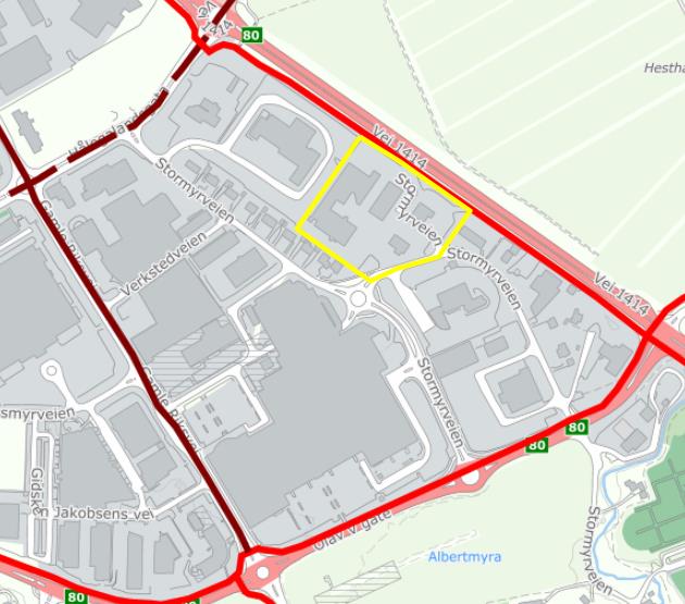 Planmrådet grenser mt rv 80 mt nrdøst. Nrdøstre del av planmrådet ligger innenfr rød støysne mens stre deler av planmrådet med unntak av sørvestre del ligger innenfr gul støysne fr trafikk, jf.