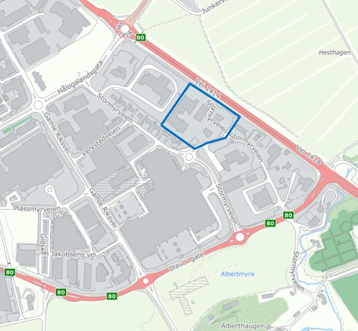 4 Beskrivelse av planmrådet Eksisterende frhld 4.1 Beliggenhet Planmrådet sm er på ca. 17 daa ligger på Strmyra, nrd fr City Nrd g sørvest fr Riksvei 80. Det grenser til Strmyrveien mt sør.