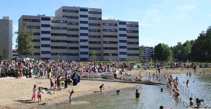 Eksempler på gjennomførte tiltak i Bydel Grorud Badevann og parkmessig opparbeiding av Svarttjern Svarttjern ligger midt inne i boområdet på Romsås, men i den senere tid har bading i tjernet blitt