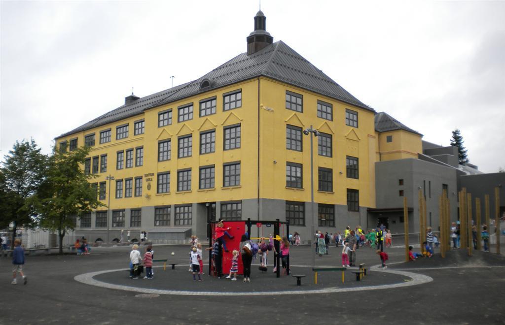 4.6 Sentrum 4.6.1 Bygning Skole Sentrum skole Adresse Sentroveien 15, 3182 Horten Byggeår 1923 Areal bygg 8529 kvm Areal