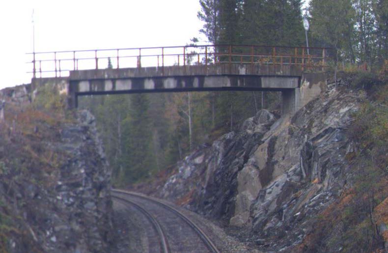 Overgangsbru ved 94,045 km Tovmodal bru Byggeår: 1968 Høy nok til