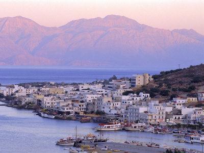 ØSTRE KRETA Østre Kreta har flere små uoppdaget perler, og det er ikke like turistifisert her som det er på vestre delen av øya. Her ligger øyas hovedstad Heraklion, hvor Knossospalasset ligger.