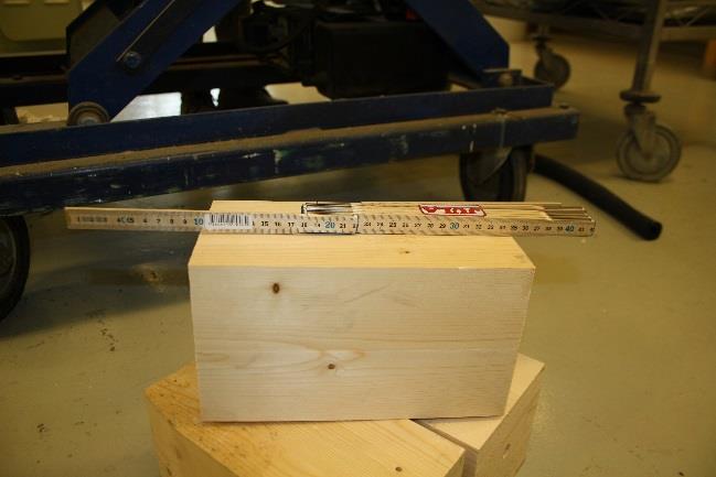 Figur V1-5: Treklossene som ble brukt til pre-testingen av gysing, ble kuttet i lengder på 25cm.