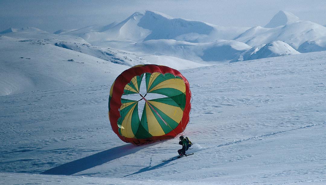 1500 1200 900 600 Antall solgte snøskutere i Sør-Norge fra 1993-2003 1993 1995 1997 1999 2001 2003 År Utviklingen i antall solgte snøskutere fra 1993 til 2003.