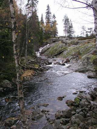 Den nederste fossen i Hisåna. Foss, ca.