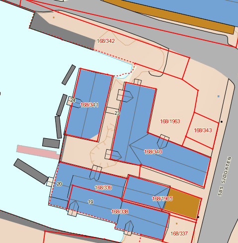 DISPONERING OVERSKUDDSMASSER 3/12 Figur 1: Rødt areal illustrerer områder hvor masser skal fjernes (ca 300m 2 ), og skravert areal illustrerer områder som skal utfylles for å etablere ny kaifront.