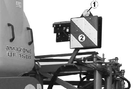 Produktbeskrivelse 4.4 Tilførselsslanger mellom traktor og maskin Tilførselsledning i parkert stilling: Fig.