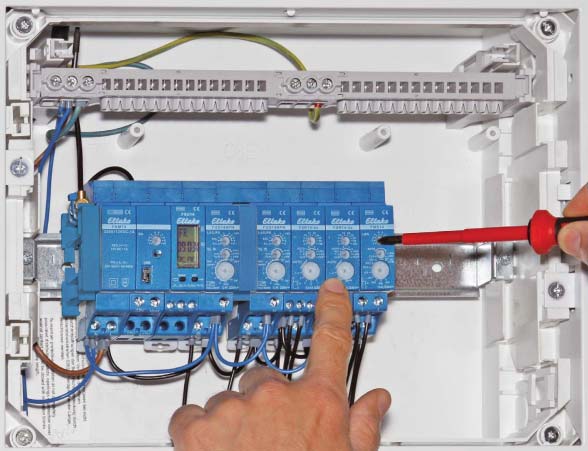 Overspenningsvern klasse I+II+III for IT nett 2P i 4 mod, Iimp 10/350 12,5kA, In 8/20 25kA, Uc 385V 3P i 6 mod, Iimp 10/350 12,5kA, In 8/20 25kA, Uc 385V Overspenningsvern klasse I+II 2P i 2 mod,