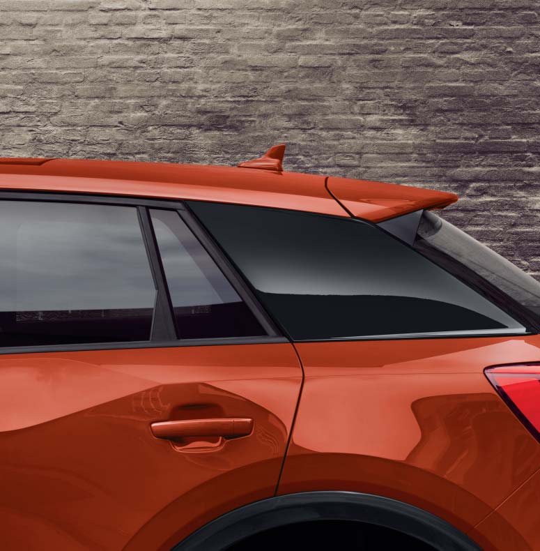 Design 12 13 #untaggable betyr også å sette dine egne standarder. Det kan du blant annet gjøre med blade i en annen farge på C-stolpen (ekstrautstyr), som fremhever coupé-preget til Audi Q2.