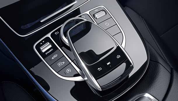 52 Den nye definisjonen av drive-in kino: widescreen-førerplass (tilleggsutstyr) En førerplass du ikke har sett maken til: Fascinerende midtpunkt i det komplett nydesignede, elegante interiøret til