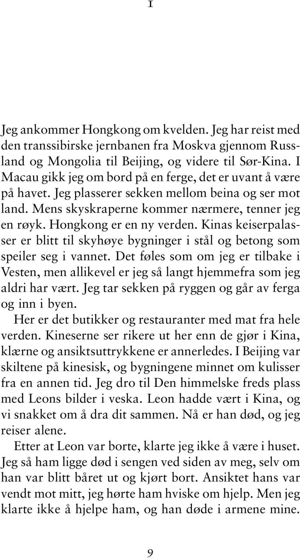 Kinas keiserpalasser er blitt til skyhøye bygninger i stål og betong som speiler seg i vannet. Det føles som om jeg er tilbake i Vesten, men allikevel er jeg så langt hjemmefra som jeg aldri har vært.