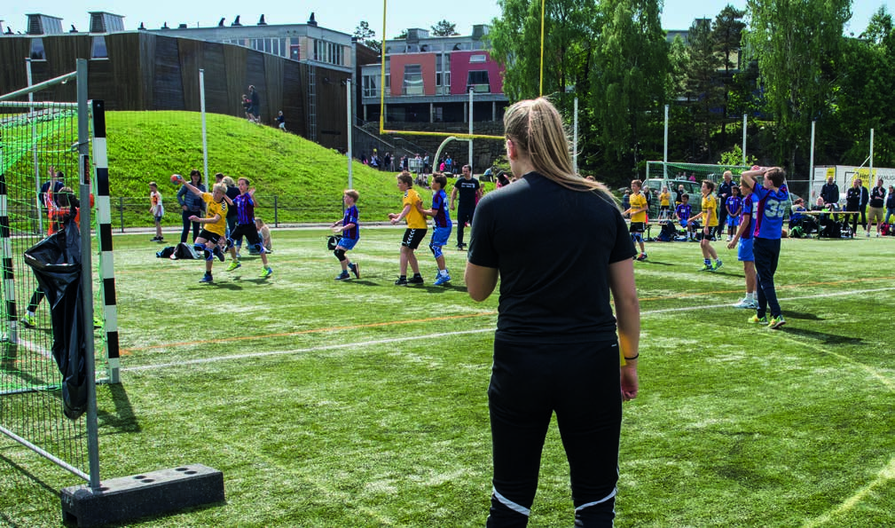 12 BARNEKAMPLEDER Innføring i spilleregler og dommerens rolle. Kurset arrangeres av Region SørVest og gjennomføres i egen klubb/hall. Settes opp ved behov og på forespørsel av klubb.