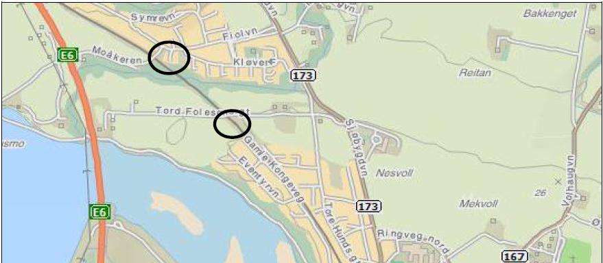 jernbanen i ny kulvert ca. 100 m sørøst for dagens planovergang. Denne atkomstvegen knytter områdene vest for jernbanen sammen med vegnett øst for jernbanen. Oversiktskart med planområdene markert.