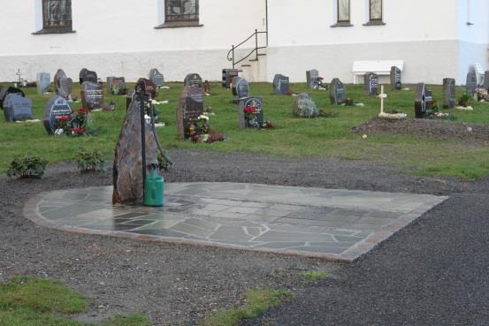 Nytt gravfelt i Skiftesvik er tatt i bruk i 2012 Aktivitet: Årstall 2012 2011 2010 2009 Begravelser 124 122 127 131 Urnenedsettelser 35 28 36 22 Kirkelige seremonier: 143 145 161 160 Stellegraver*