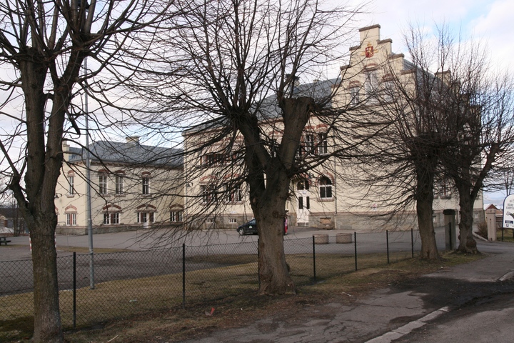 KOMPLEKS 622 NEDRE GAUSEN, HOLMESTRAND Fasade Gamle Gausen mot nordøst.