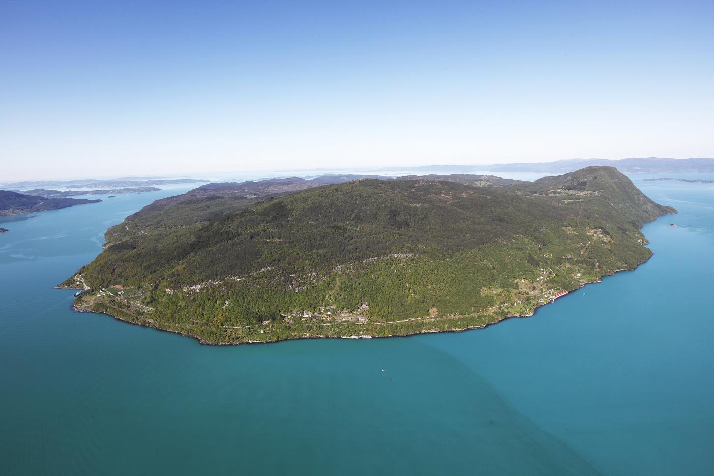 Presentasjon av forslag til regionalplan sjøareal havbruk Hovudintensjonen med Regionalplan sjøareal havbruk er å leggje til rette for ei auka produksjon