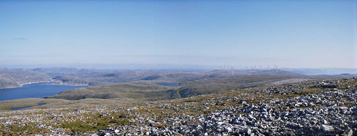 KJØLLEFJORD VINDPARK 39,1 MW installert effekt Ca. 150 GWh årsproduksjon 17 vindmøller á 2,3 MW Investering: 400 mill.