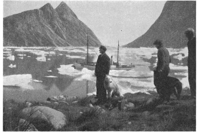 7 Fig. 4. A Summer D11y at Torgilsbu. Looking south-east. 0. Robøle phot. Aug. 1938. land I.
