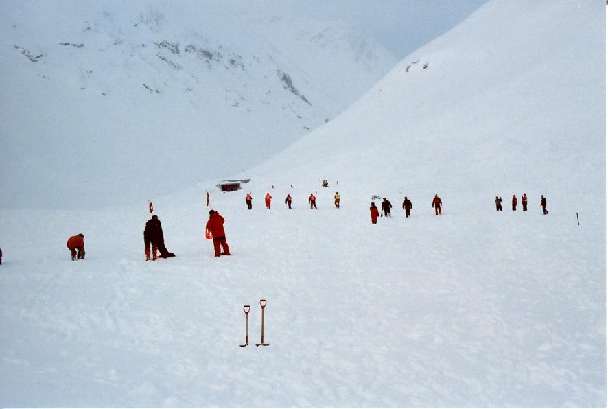 Rv 15 Grasdalen, Stryn 25.02.02 Når er det trygt? Hvem bestemmer at det er trygt?